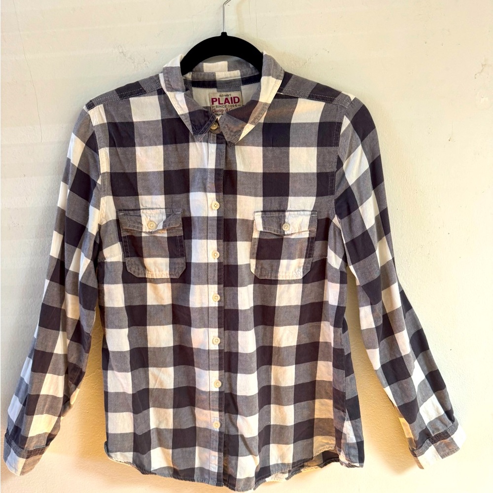 Old Navy Plaid size large grey and white button up long sleeve shirt